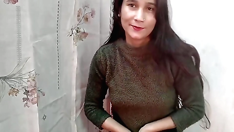 Indian babe makes her natural boobs 100% open in a solo video