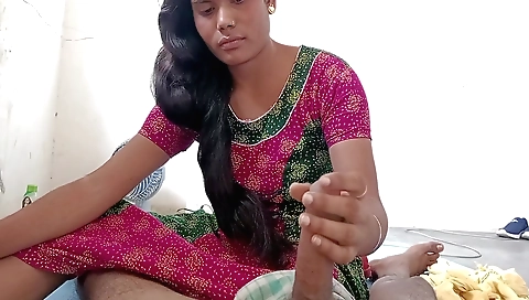 Indian girl with a round booty fucks her boyfriend